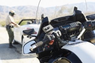 Policeman giving ticket - License Reinstatement in Peoria 